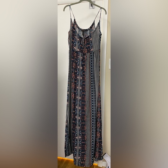 BCBG MaxAzria Printed Lightweight Maxi Dress Size Small - Picture 6 of 11
